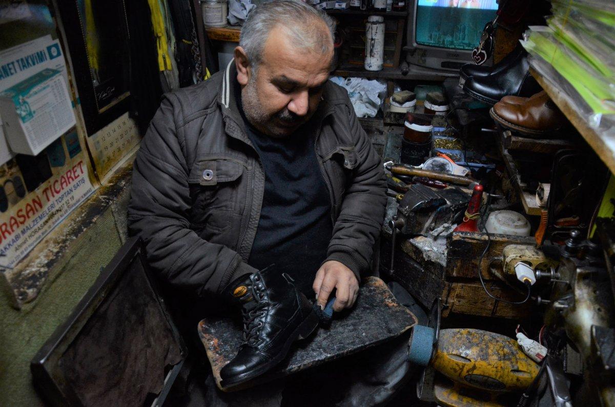 Ordulu ayakkabı tamircisi, hiç giyemediği ayakkabıları tamir ediyor