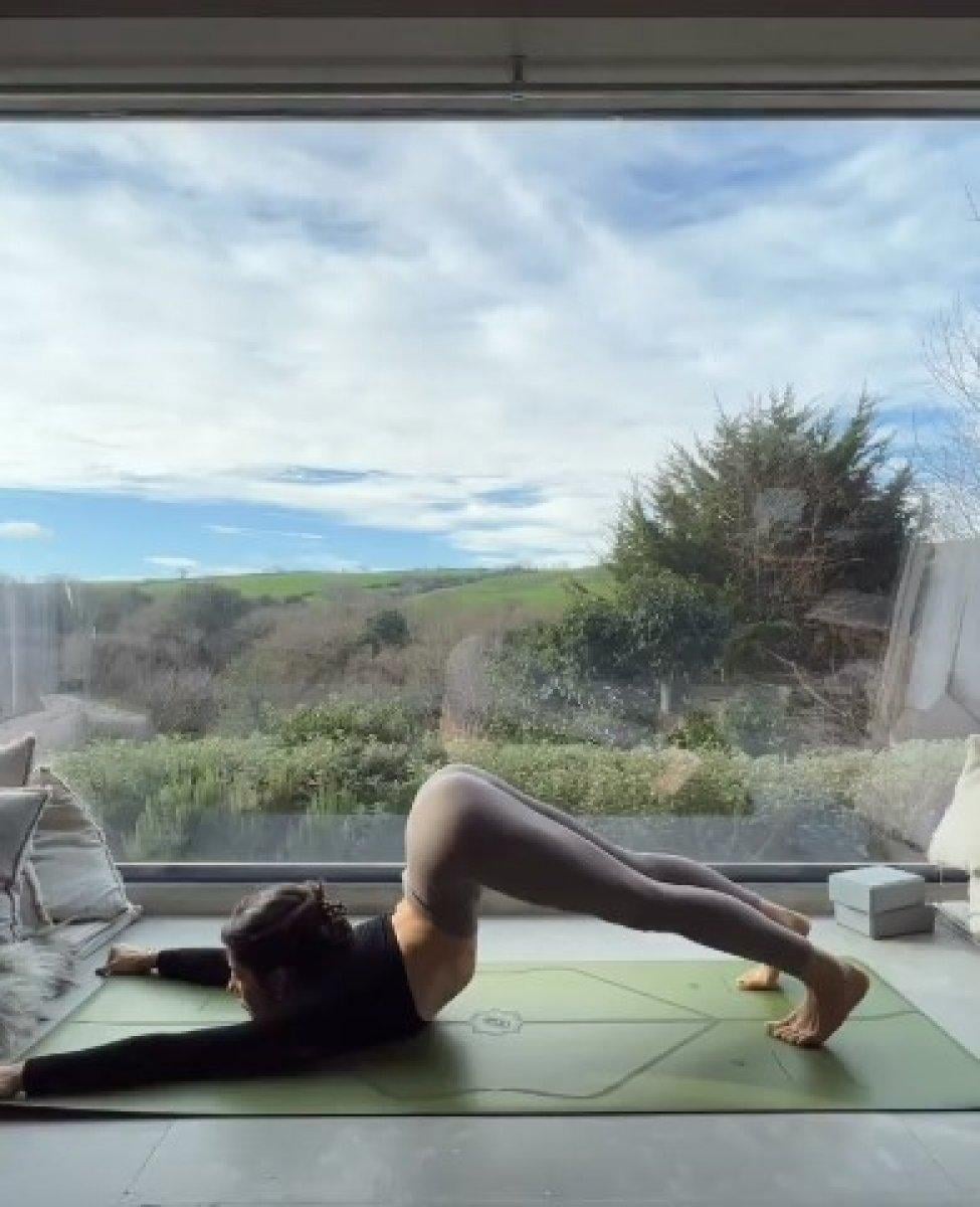 Elvin Levinler yoga yaptığı anları paylaştı