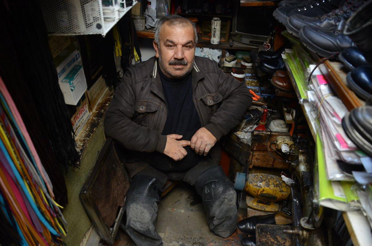 Ordulu ayakkabı tamircisi, hiç giyemediği ayakkabıları tamir ediyor