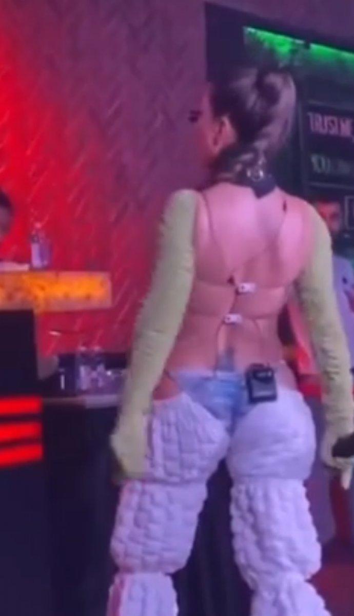 Hande Yener'in ilginç sahne kostümü