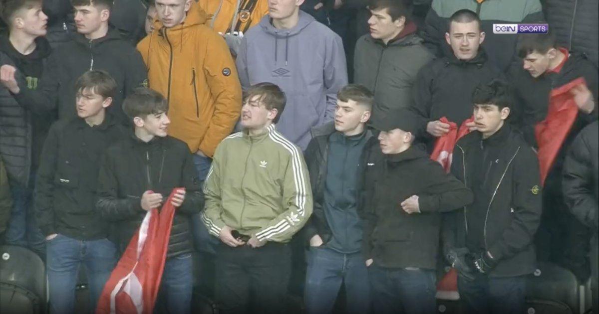 Hull City tribünlerinde Türk bayrağı