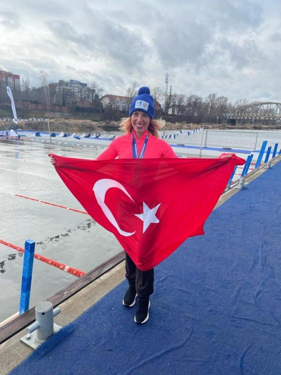 Deniz Kayadelen, soğuk su Dünya şampiyonu oldu