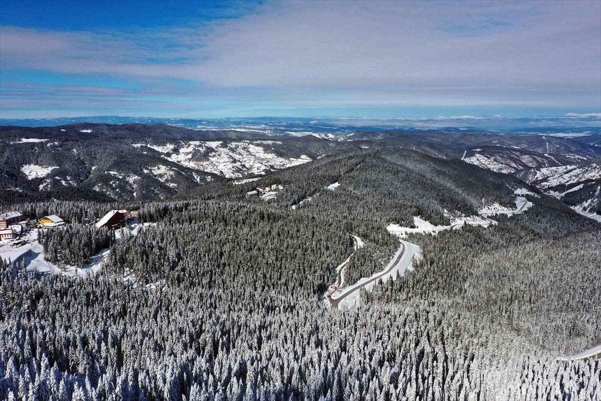 Beyaz örtüyle kaplanan Ilgaz, havadan görüntülendi