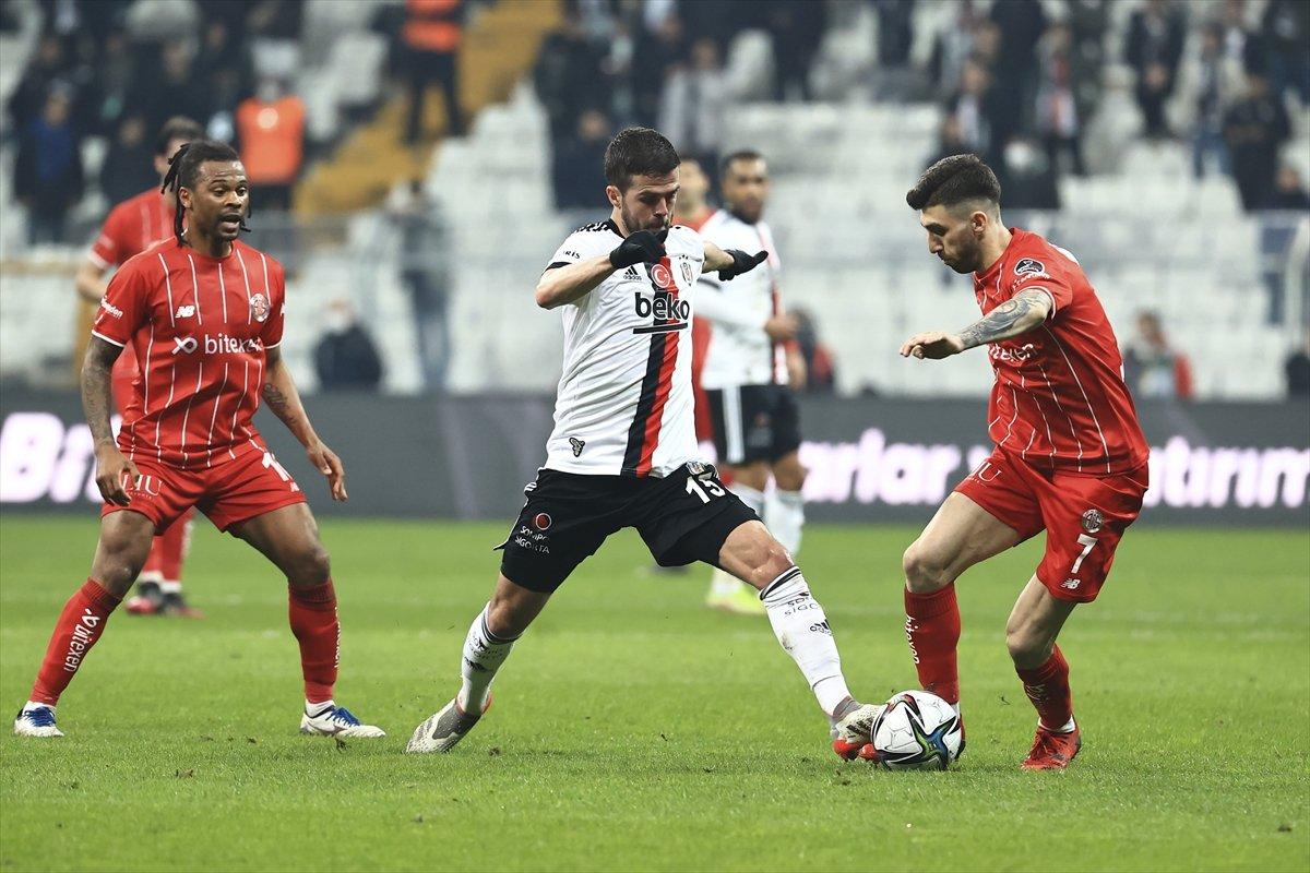 Beşiktaş, Antalyaspor ile berabere kaldı