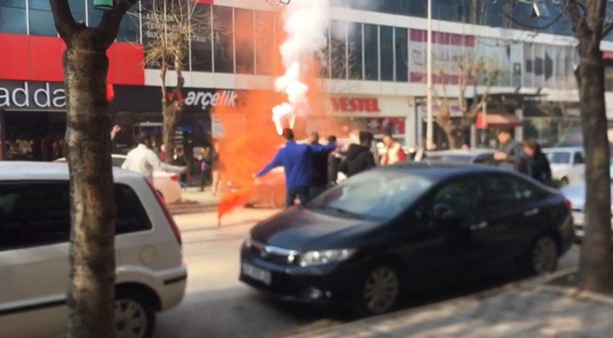 Bursa'da asker uğurlamasında yolu kapatıp, çiftetelli oynadılar