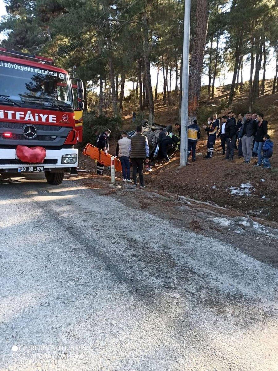 Denizli'de takla atan araçtaki 2 kişi hayatını kaybetti
