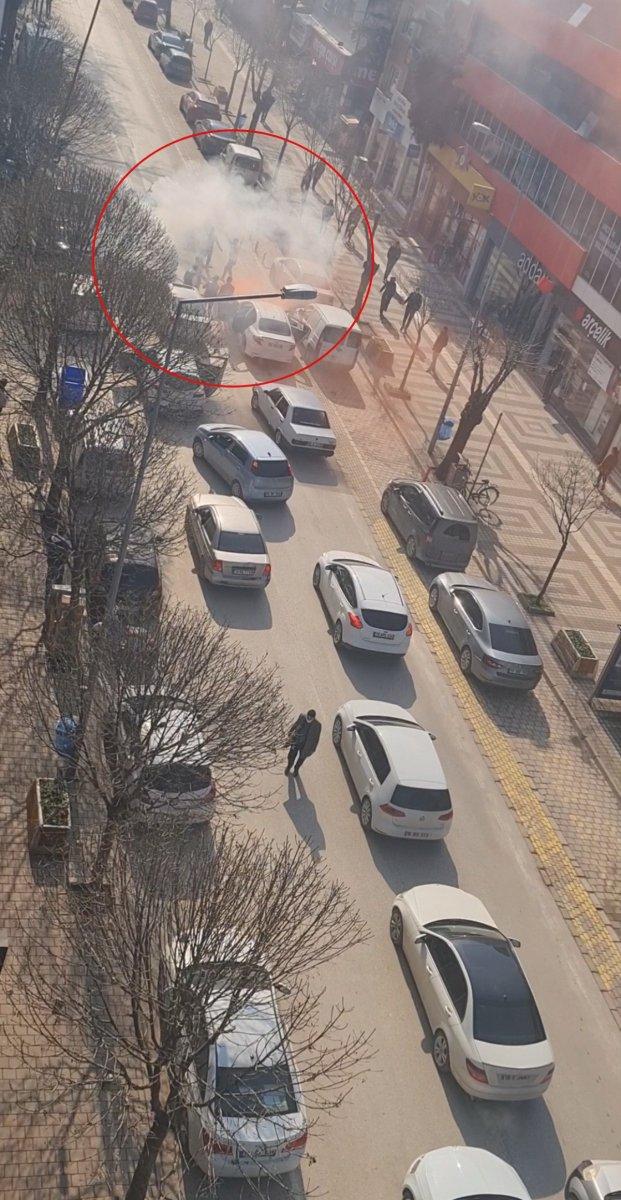 Bursa'da asker uğurlamasında yolu kapatıp, çiftetelli oynadılar