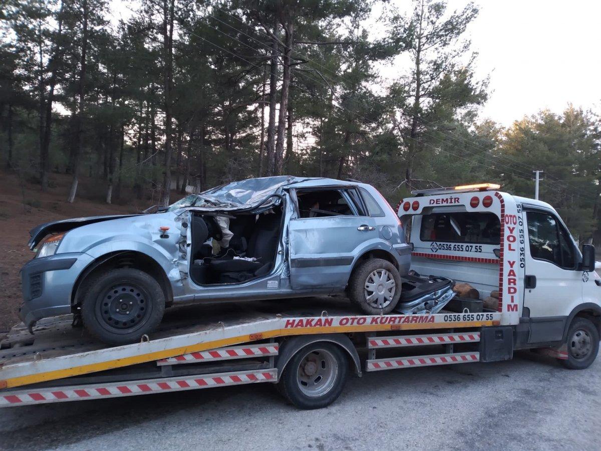 Denizli'de takla atan araçtaki 2 kişi hayatını kaybetti