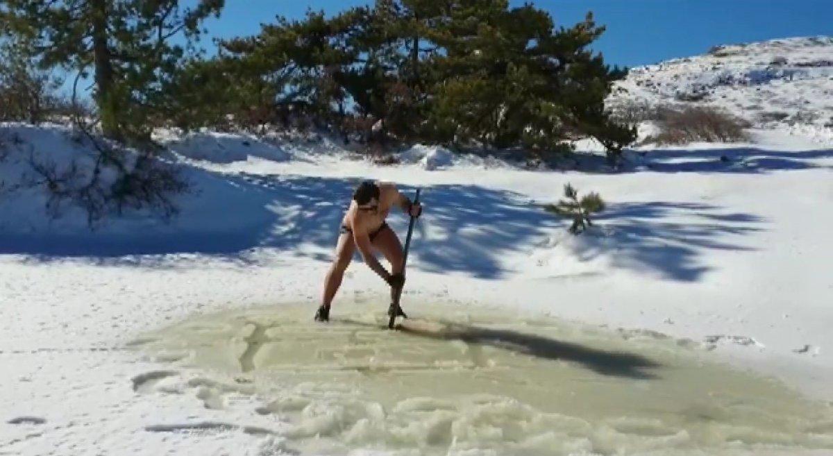 Amanoslar'da buzlu suya giren vatandaş, hedefini açıkladı