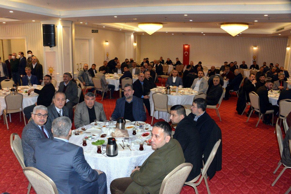 AK Parti'li Ünal: Dışarıda iktidar arayanlarla savaşmaya devam edeceğiz