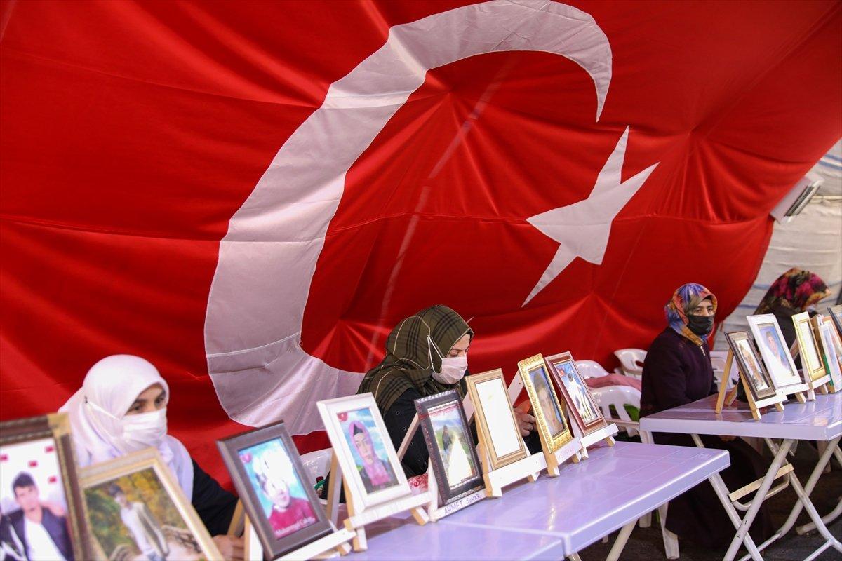 Diyarbakır annelerinin evlat nöbeti: Güvenlik güçlerine teslim olun