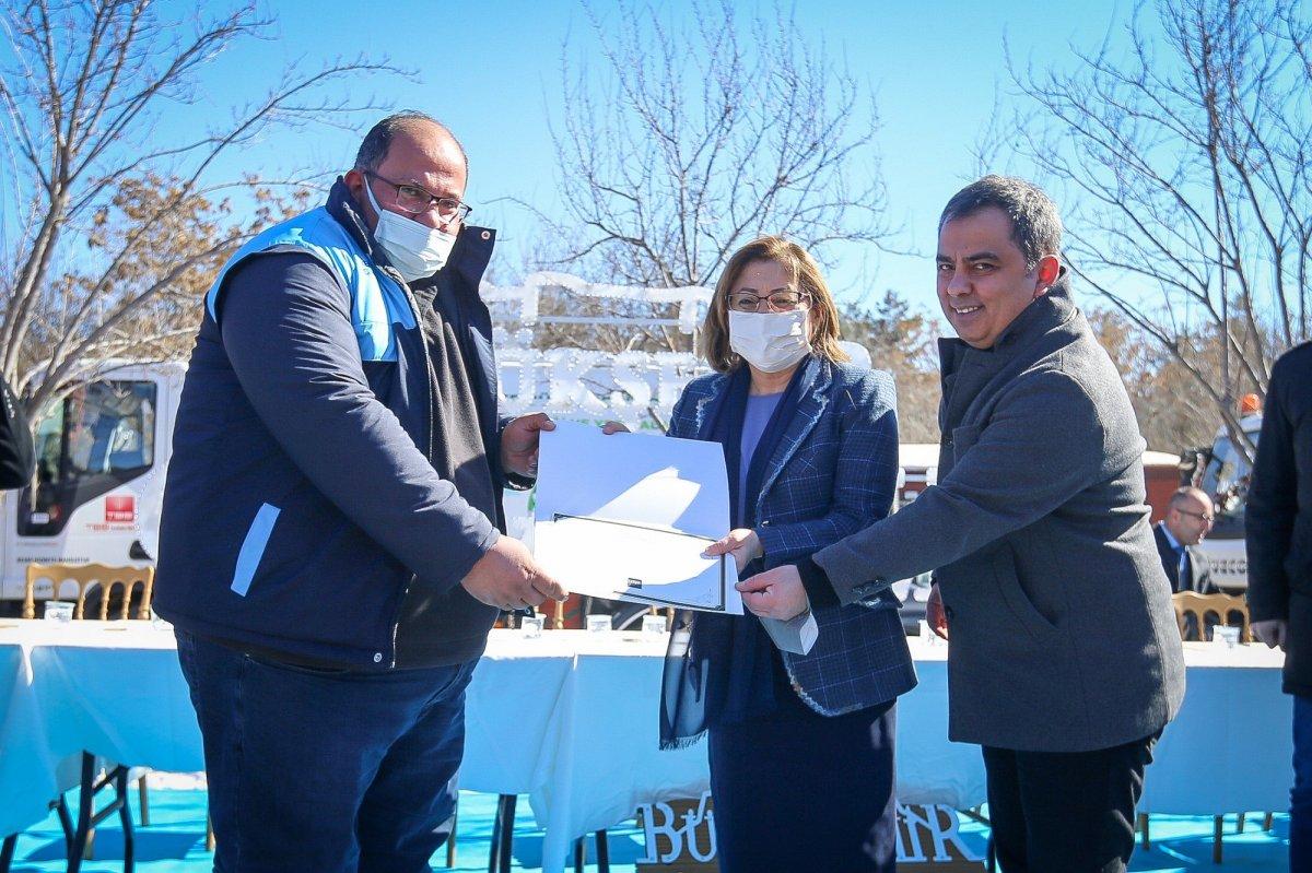 Fatma Şahin’den karla mücadelede çalışan personele ikramiye müjdesi