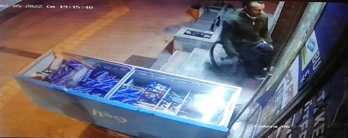 Zeytinburnu'nda engelli vatandaş, hırsızları tekerlekli sandalyesi ile kovaladı