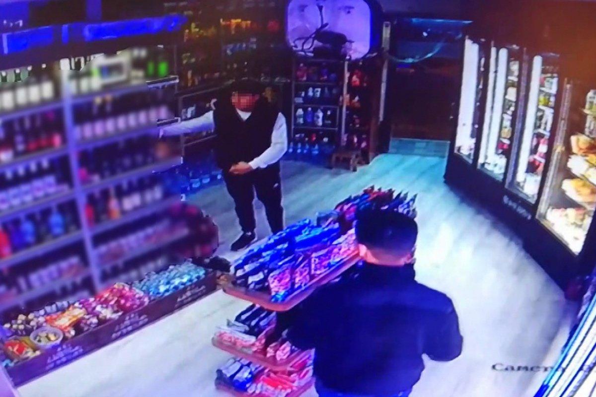 Zeytinburnu'nda engelli vatandaş, hırsızları tekerlekli sandalyesi ile kovaladı