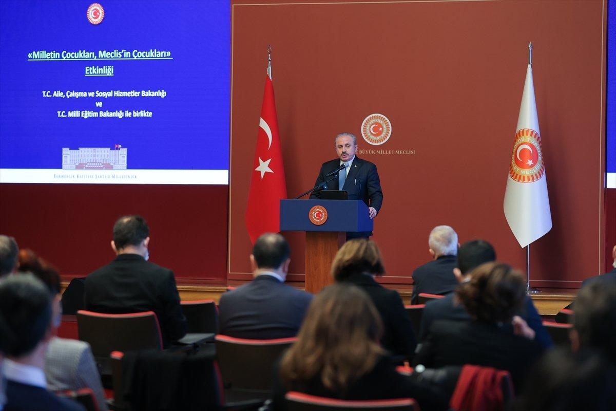 Mustafa Şentop: Cumhurbaşkanı'nın 3'üncü kez adaylıkla ilgili sorunu yok