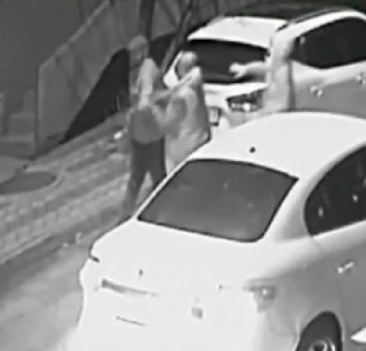 Sultangazi'de sokak ortasında kavga