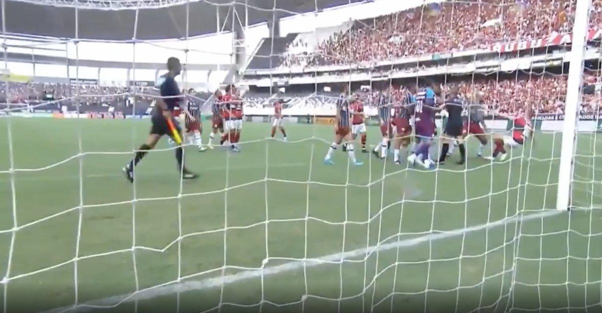 Felipe Melo ve Diego Ribas maçta birbirine girdi