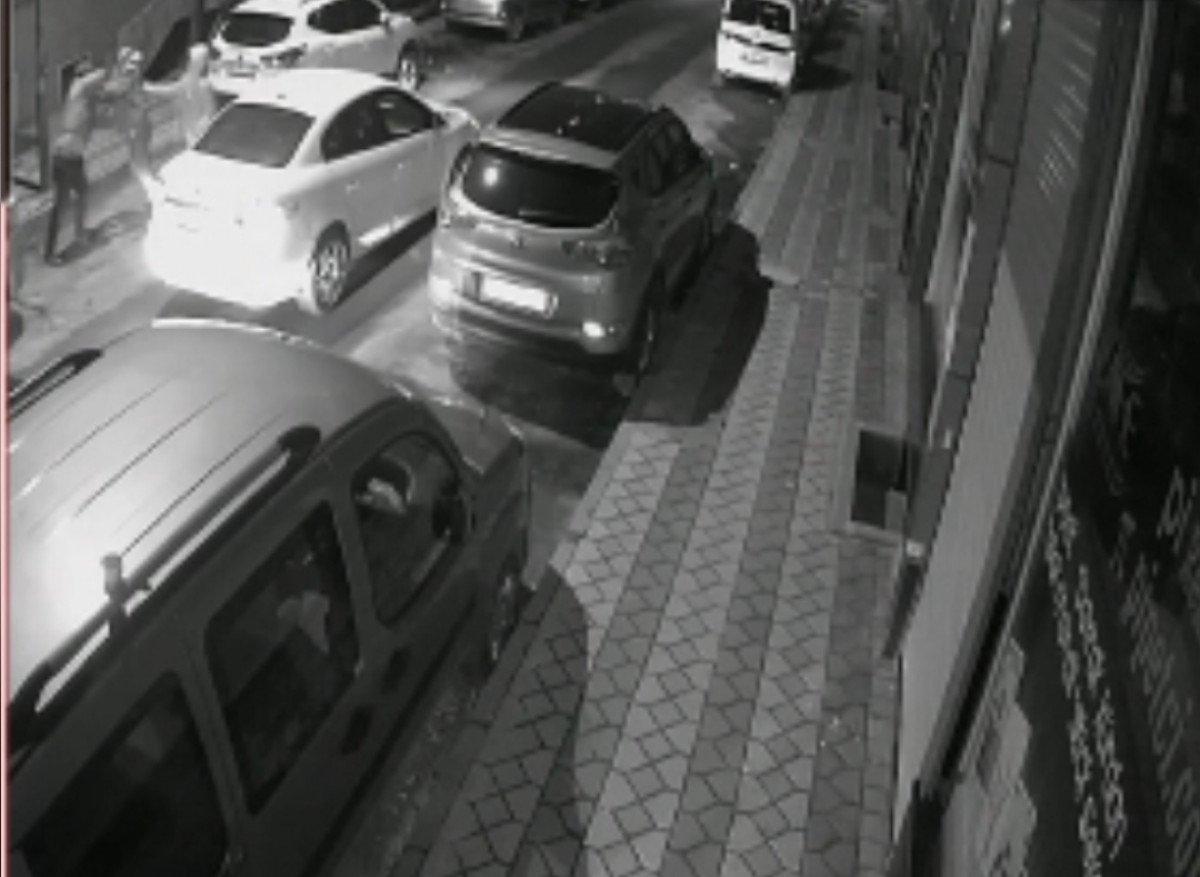 Sultangazi'de sokak ortasında kavga