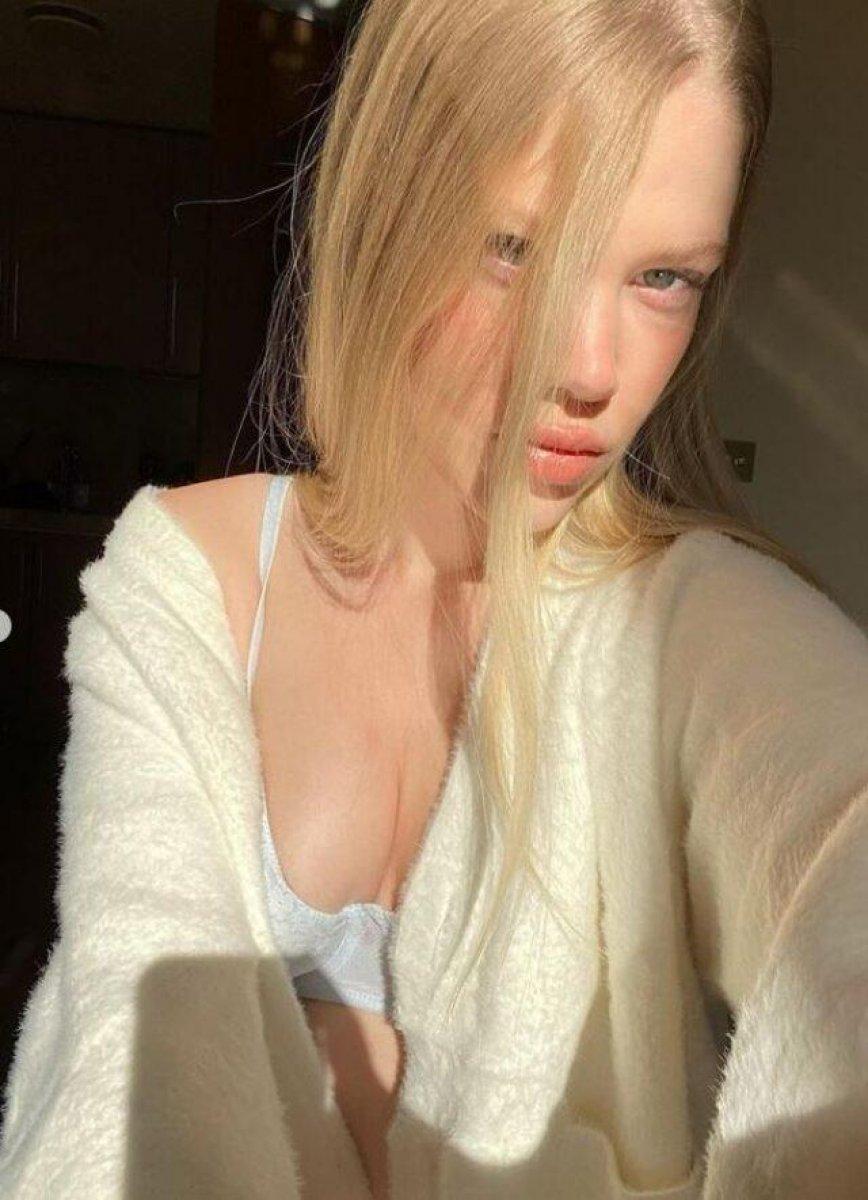 Serel Yereli sütyenli pozlarıyla geri döndü