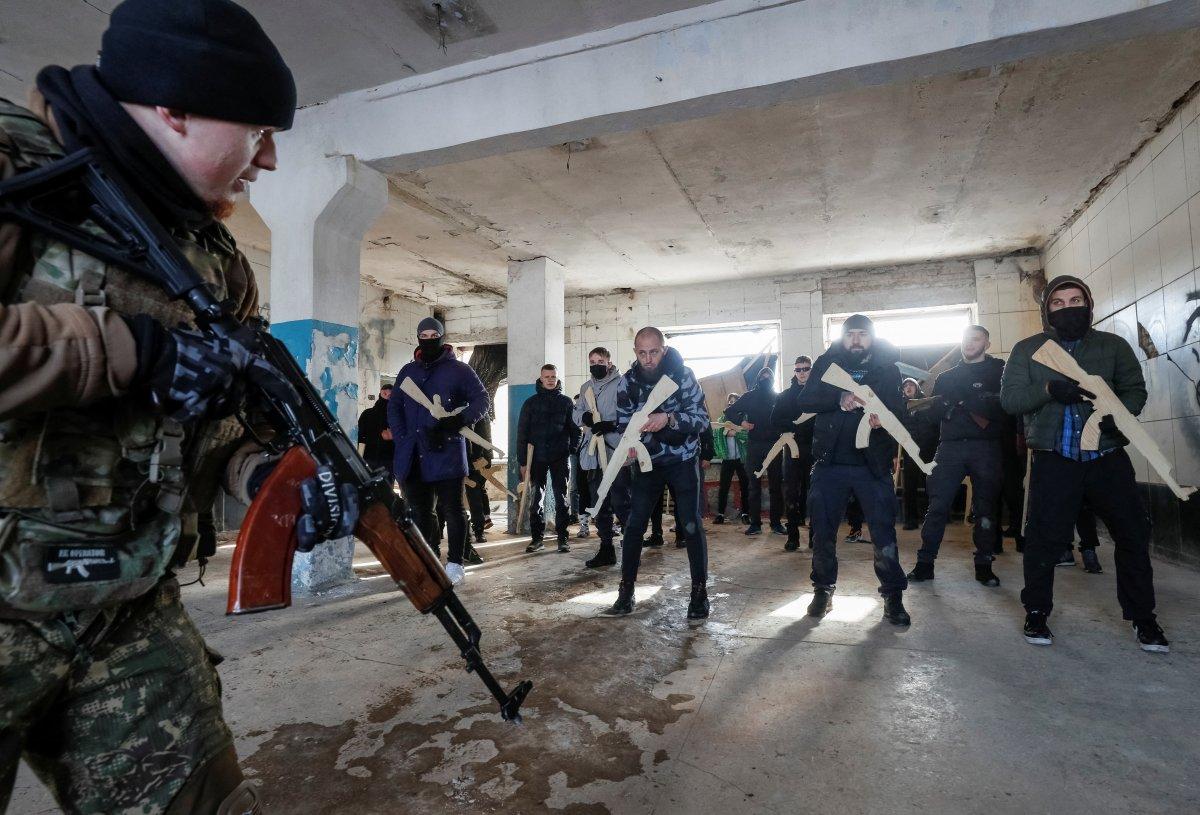 Ukrayna'da sivillere silah eğitimi devam ediyor
