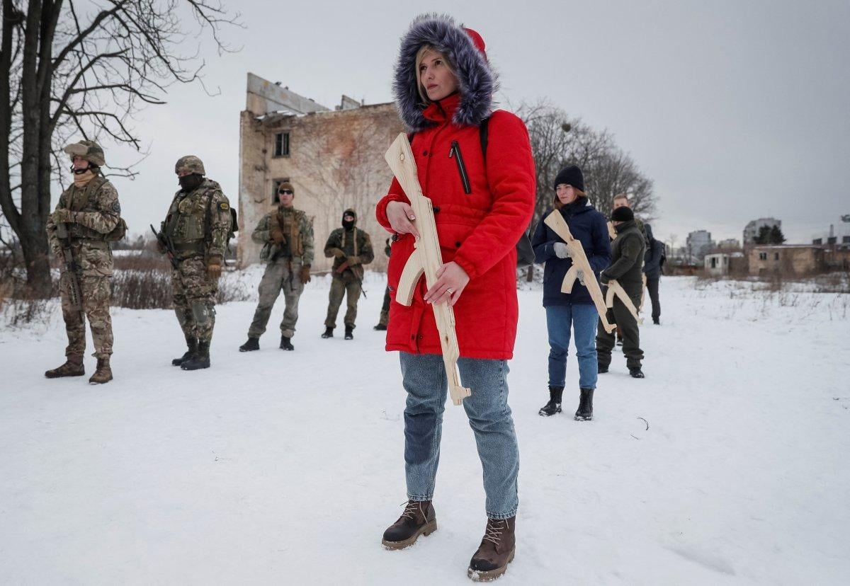 Ukrayna'da sivillere silah eğitimi devam ediyor