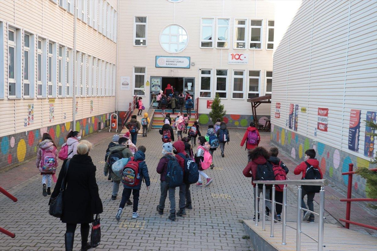 Yarıyıl tatili bitti: Okullar açıldı