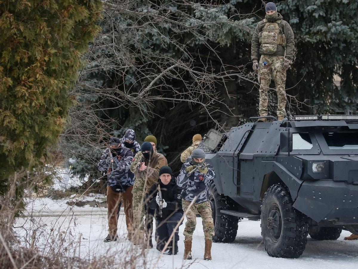 Ukrayna'da sivillere silah eğitimi devam ediyor