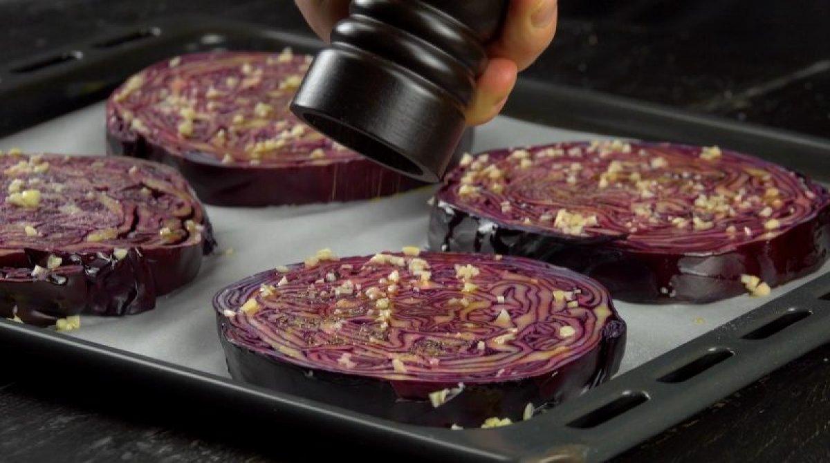 İster mor, ister beyaz: Viral olan 'Lahana Steak' nasıl yapılır? Bu tarif etin yerini kapar...