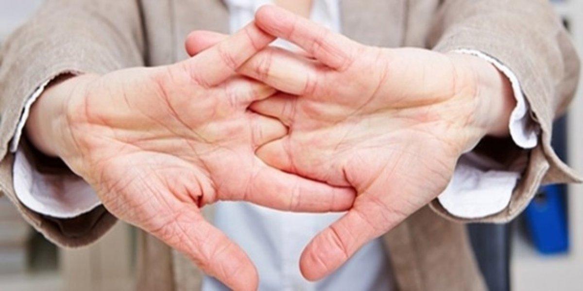 Parmak çıtlatmak gerçekten zararlı mı? Hep uyarırlar ama...