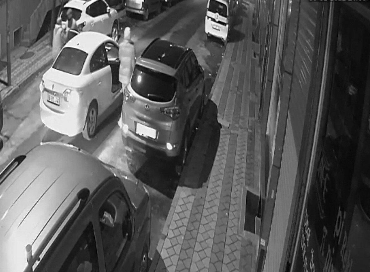 Sultangazi'de sokak ortasında kavga