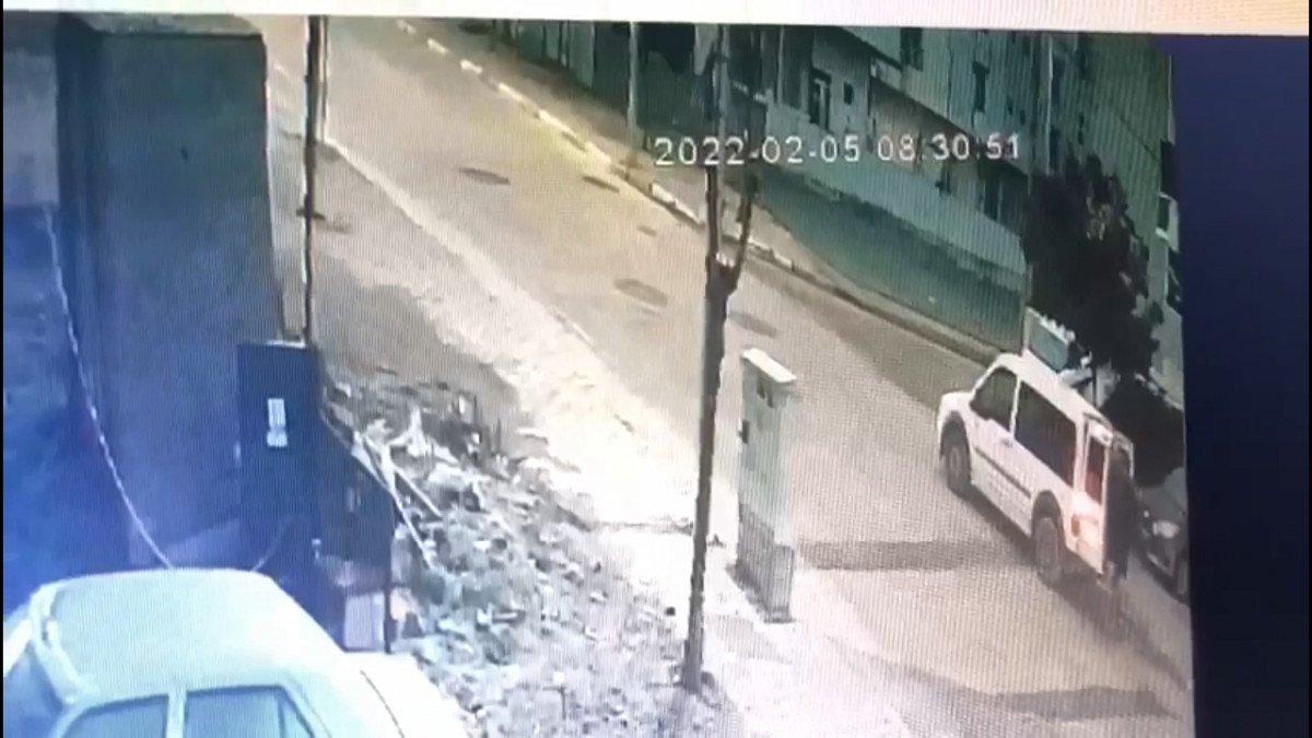 Sultanbeyli'de araç kapısı kopan hırsızlar, kapının aynısını galeriden çaldı