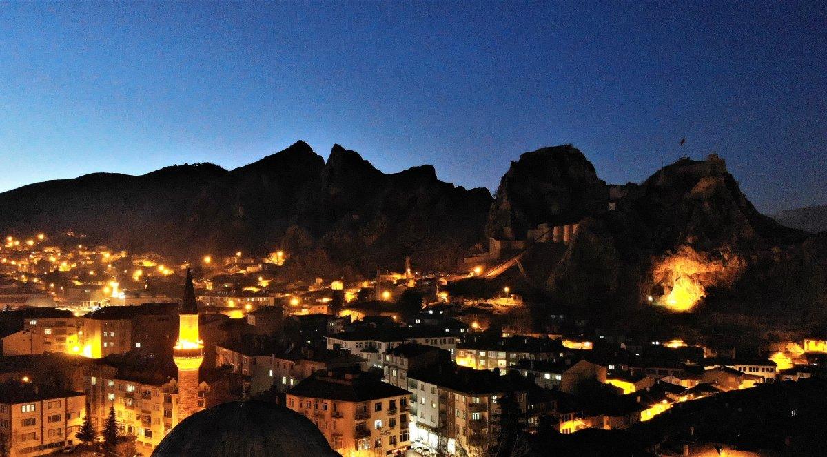 Tokat Kalesi'nde beliren insan silüeti dikkat çekiyor