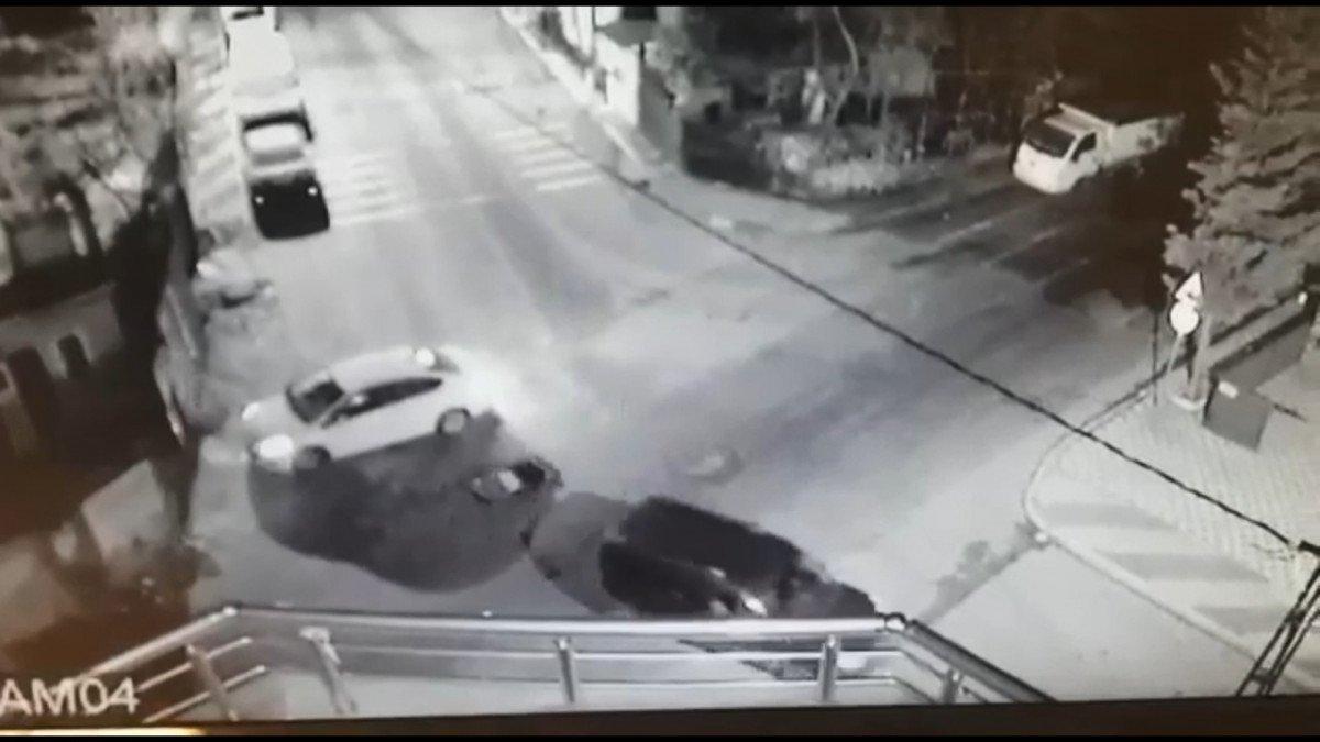 Sultanbeyli'de araç kapısı kopan hırsızlar, kapının aynısını galeriden çaldı