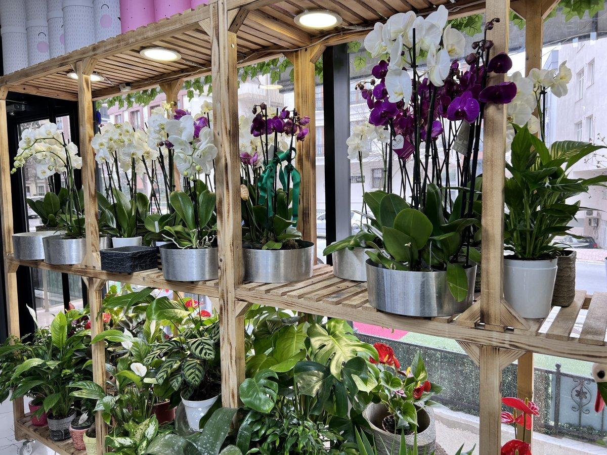 14 Şubat öncesi çiçekçiler hazırlıklarını tamamladı