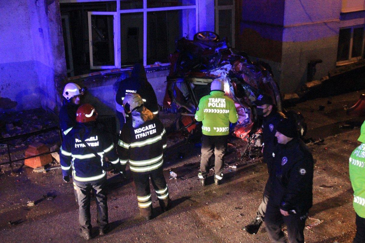 Kocaeli’de feci kaza: 2 ölü, 1 ağır yaralı