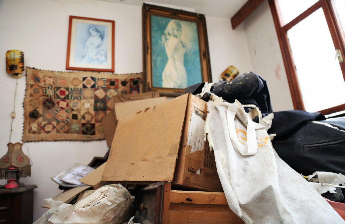 Mersin’de, çöp evden 2 kamyon atık çıktı