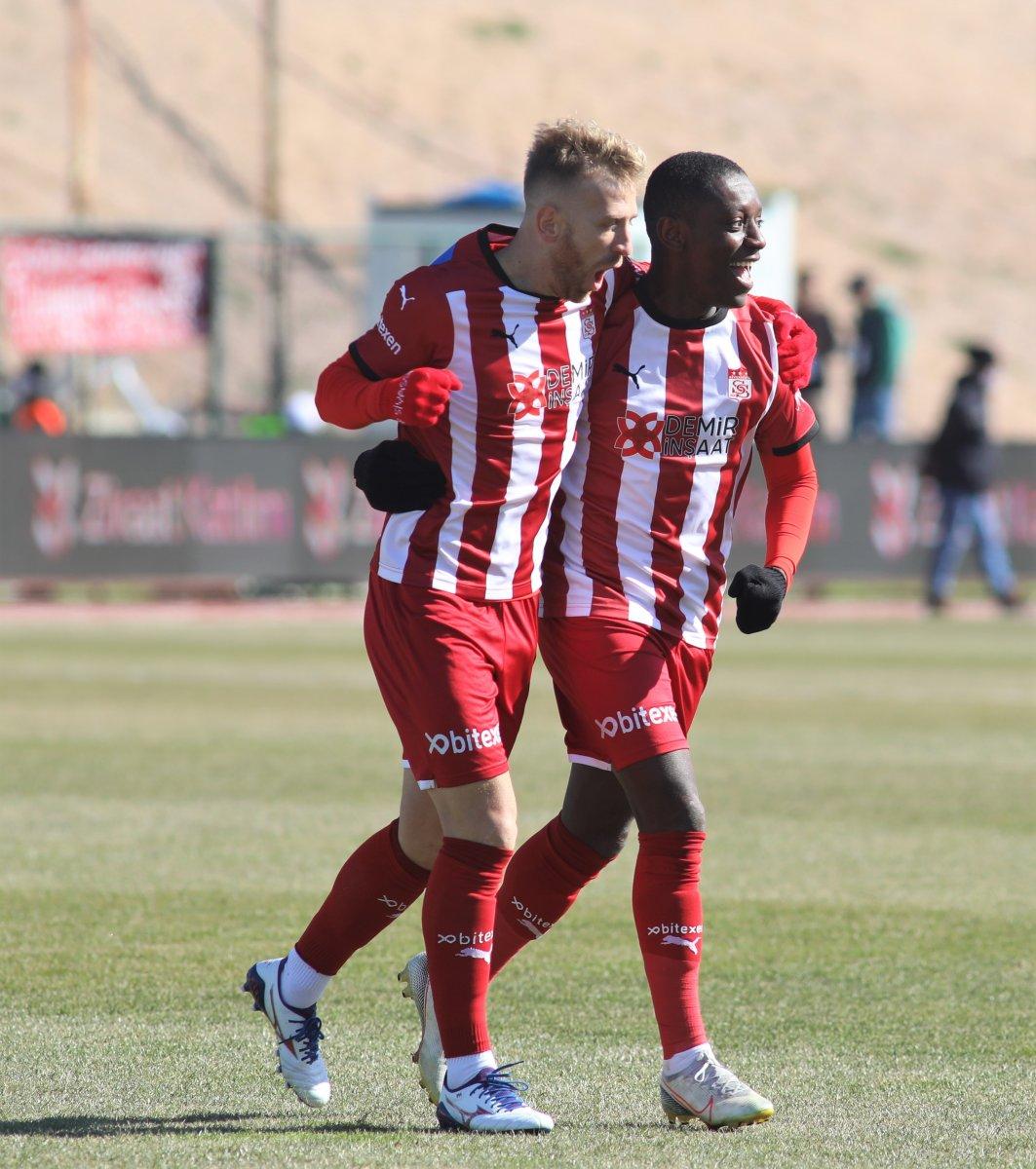 Sivasspor, Bandırmaspor'u 4 golle geçti