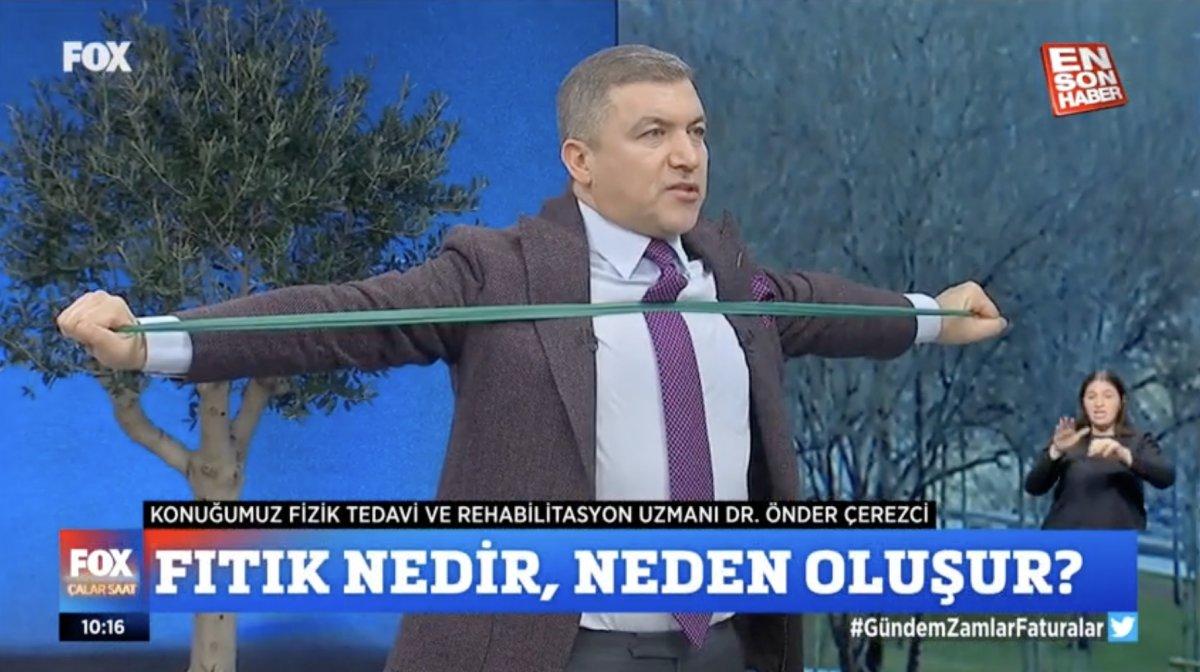 İsmail Küçükkaya, fıtığa iyi gelen egzersizleri canlı yayında gösterdi