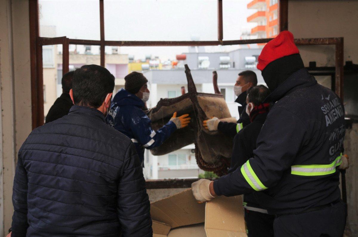 Mersin’de, çöp evden 2 kamyon atık çıktı