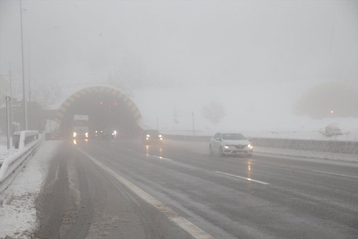 Kar yağışı, Bolu Dağı ve Kocaeli'de etkisini gösterdi