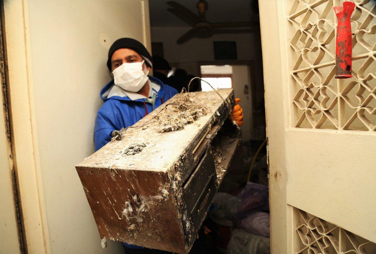 Mersin’de, çöp evden 2 kamyon atık çıktı