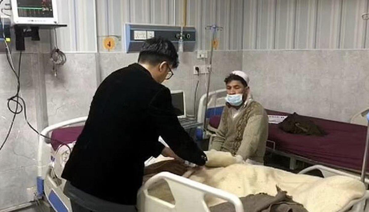 Pakistan'da hamile kadının kafasına erkek çocuk için çivi çaktılar