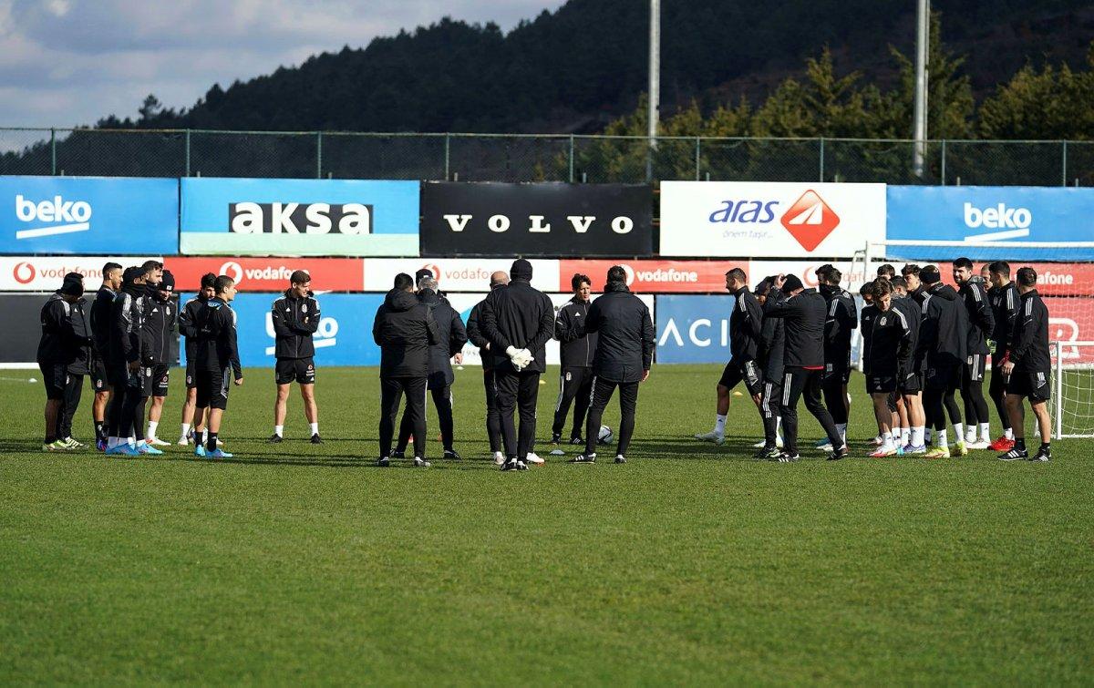 Beşiktaş'ta oynamayan 4 oyuncu yarım sezonda 3.2 milyon euro alacak