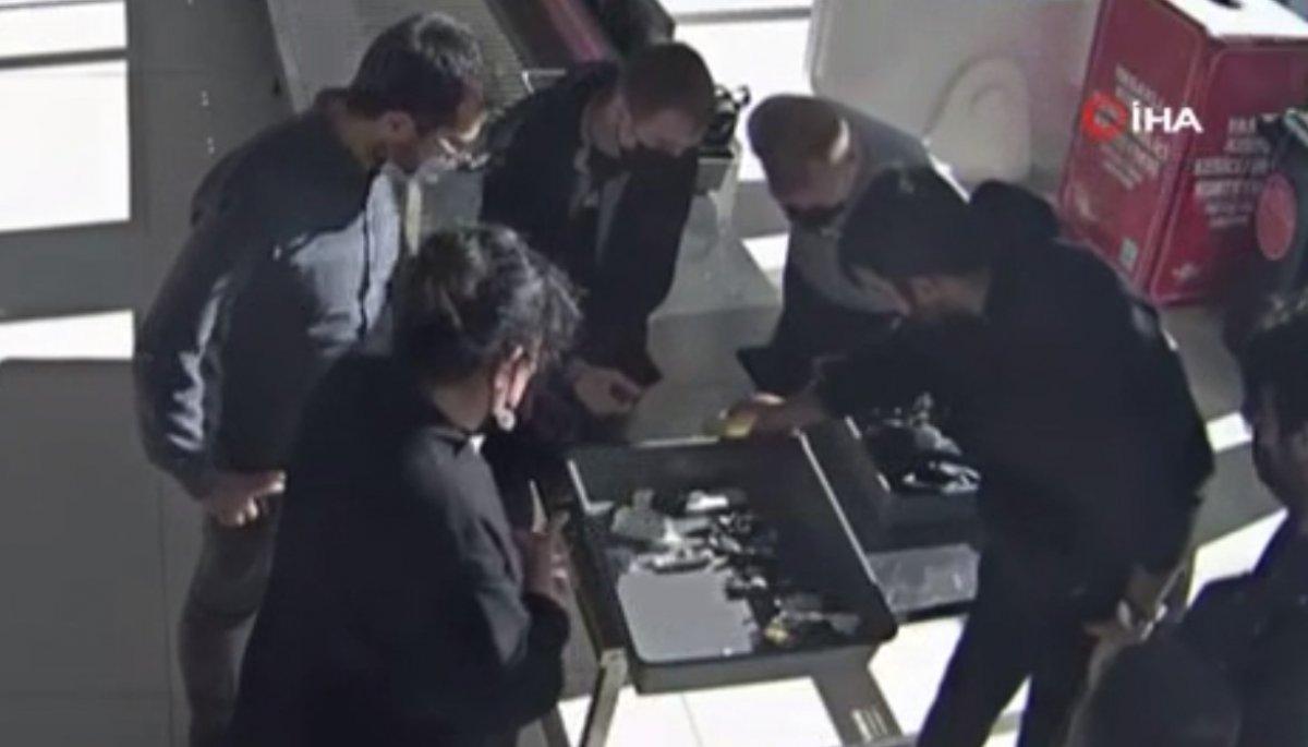 İstanbul Havalimanı’nda kadın yolcu kilolarca külçe altınla yakalandı