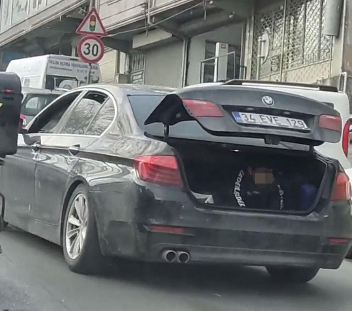 Esenler'de çocuğunu bagajda taşıyan baba: Yaramazlık yapmıştı