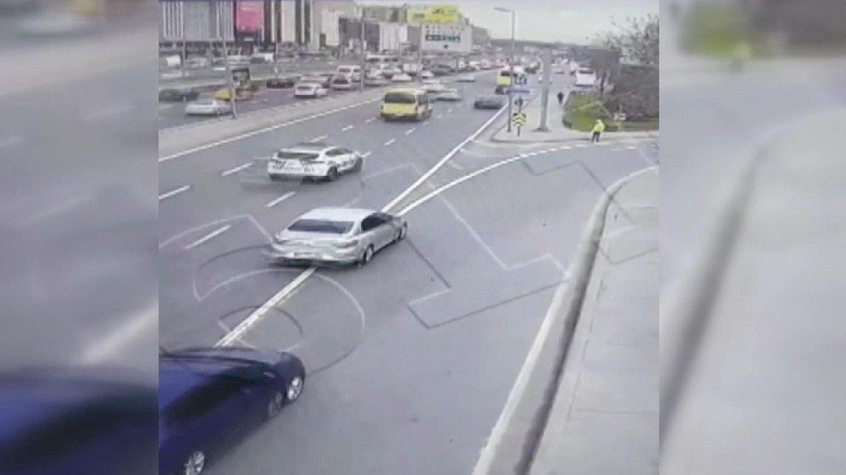 İstanbul'da polisle şüpheliler arasında kovalamaca: 1 ölü