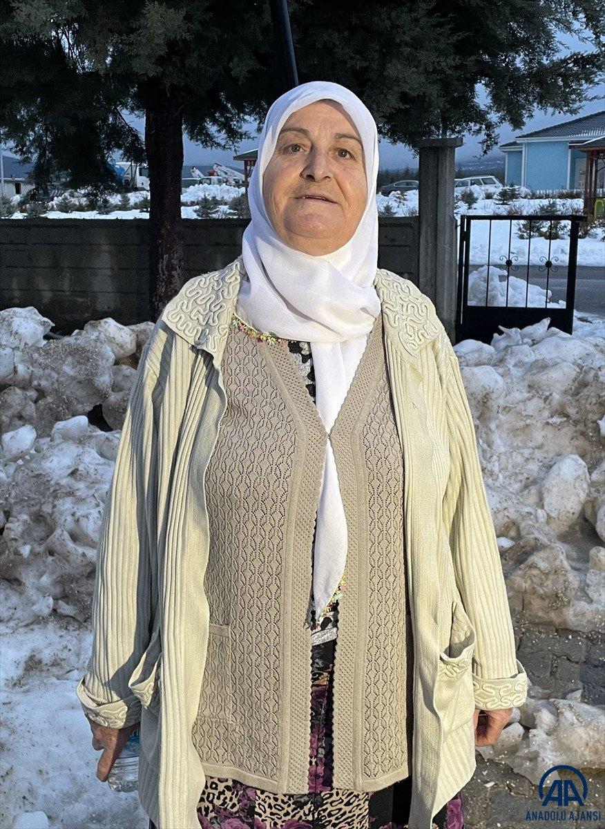 Ispartalı Kadriye teyze, elektrik işçilerine teşekkür için altın vermek istedi