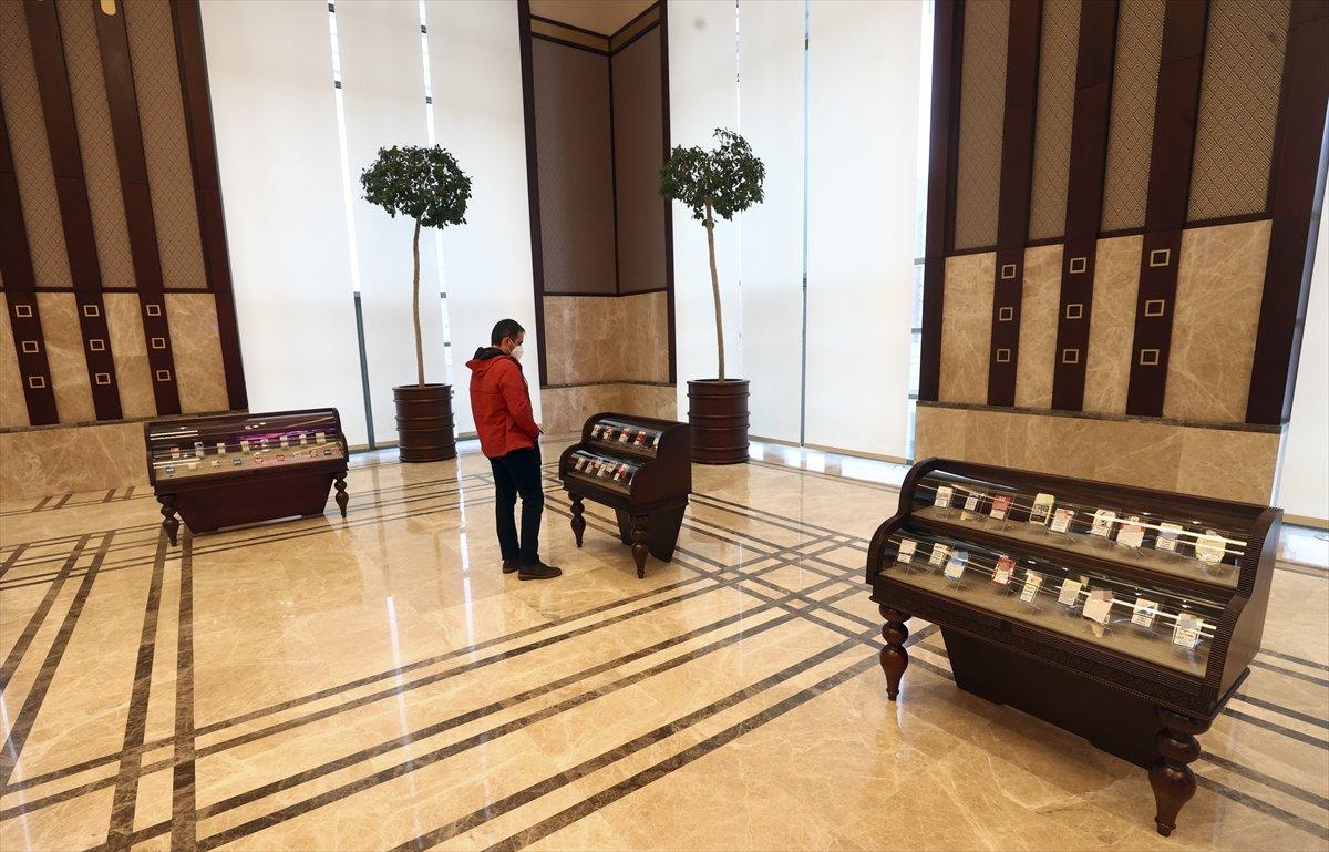 Cumhurbaşkanı Erdoğan'ın topladığı sigara paketleri sergileniyor