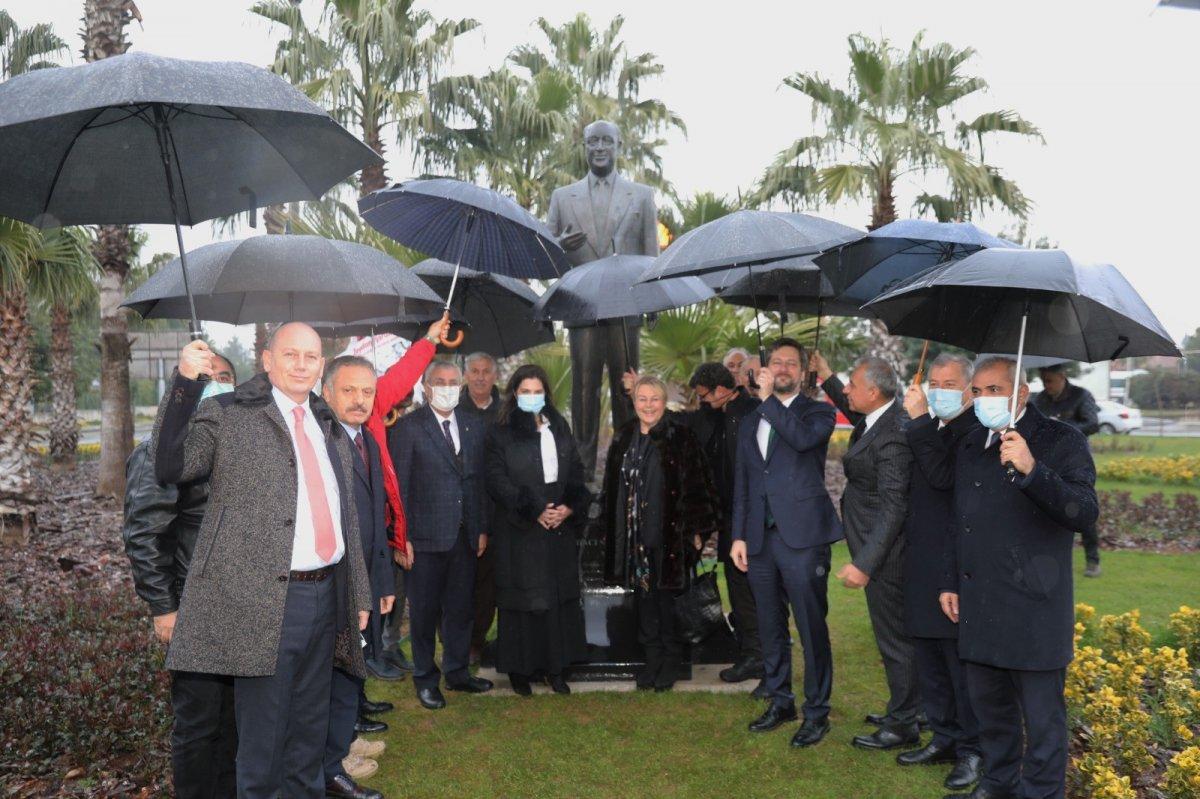 Adana’da Hacı Sabancı’nın büstü dikildi