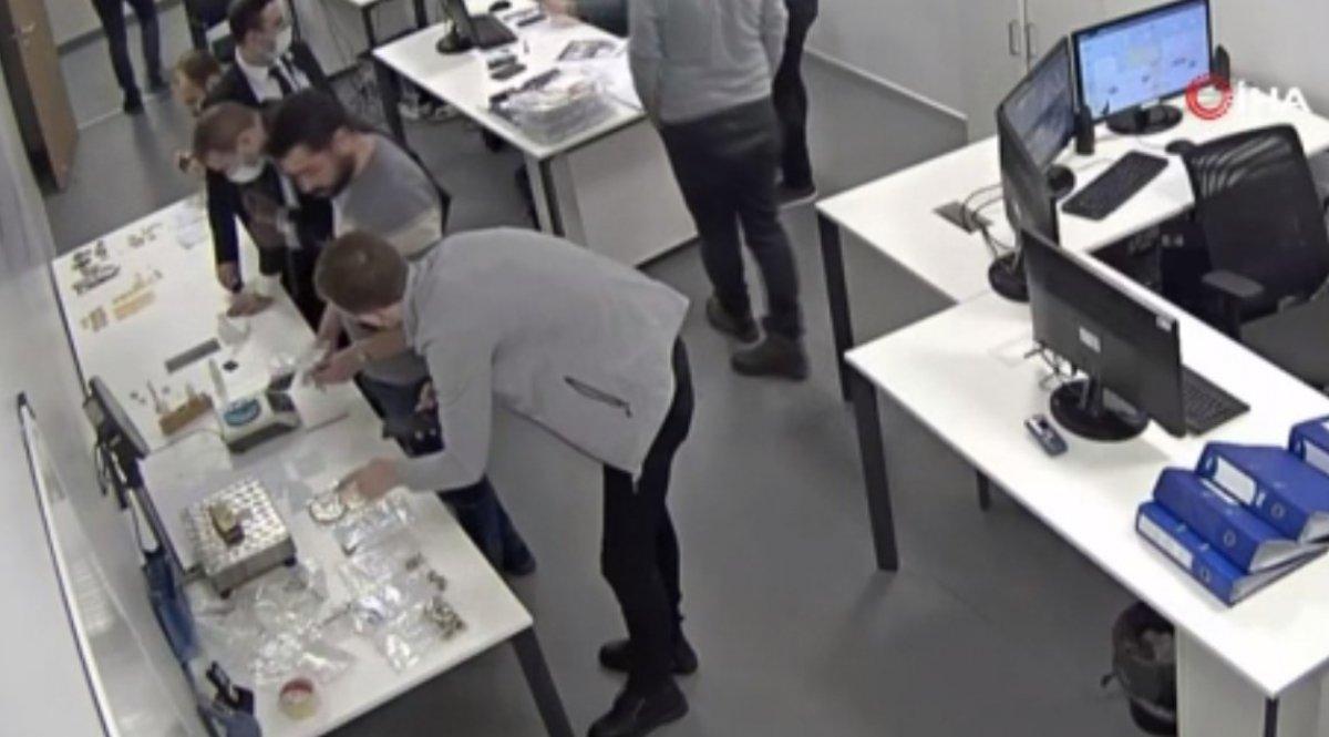 İstanbul Havalimanı’nda kadın yolcu kilolarca külçe altınla yakalandı